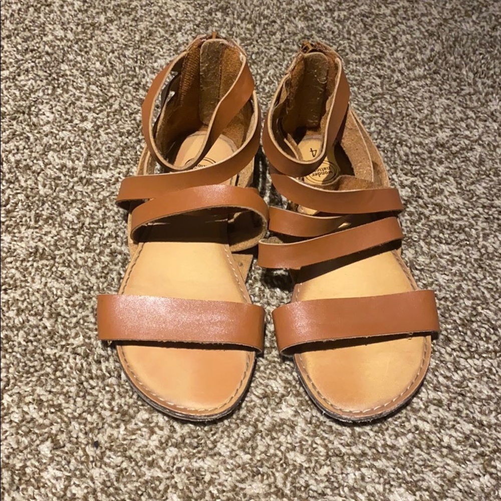 Girl sandals/ Good condition.